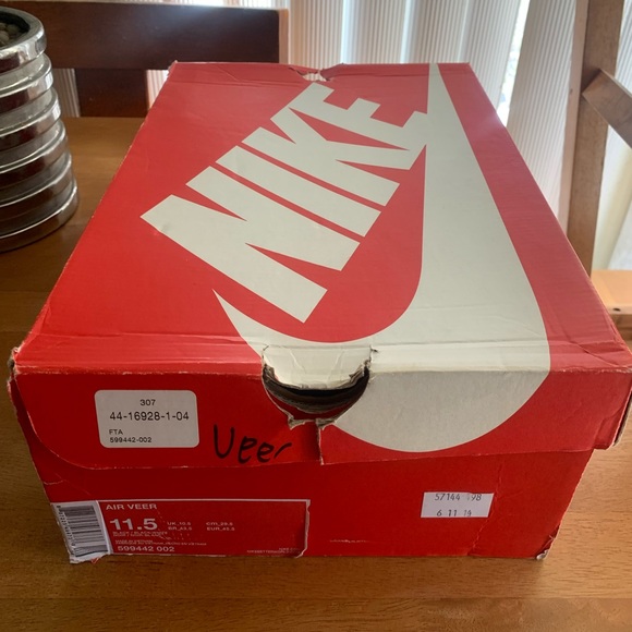 Nike Black and White Athletic Shoes main image 14